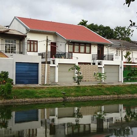 Hotel Water Park Residencies à Nugegoda Extérieur photo