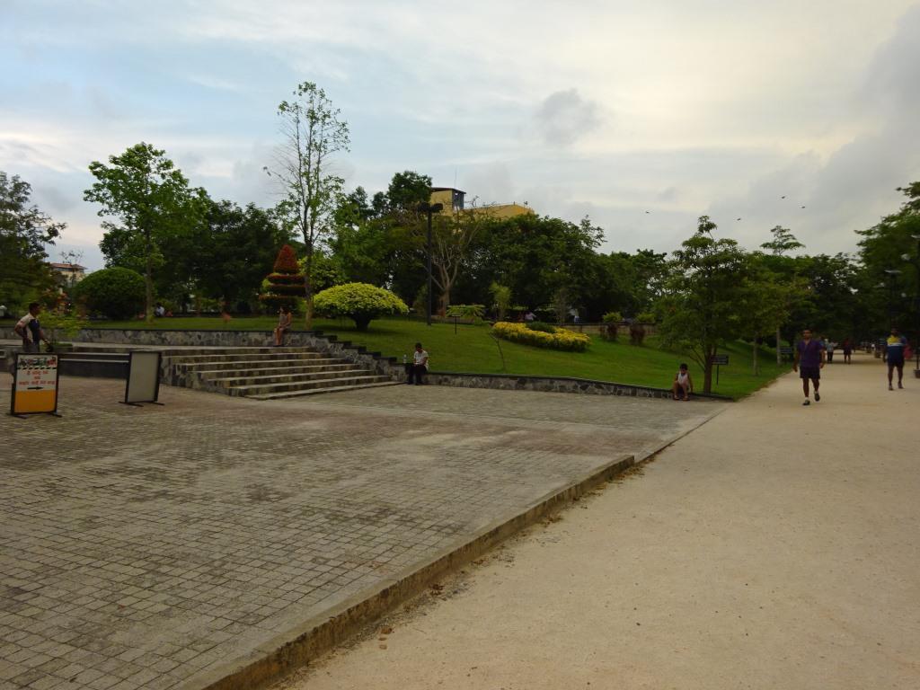 Hotel Water Park Residencies à Nugegoda Extérieur photo