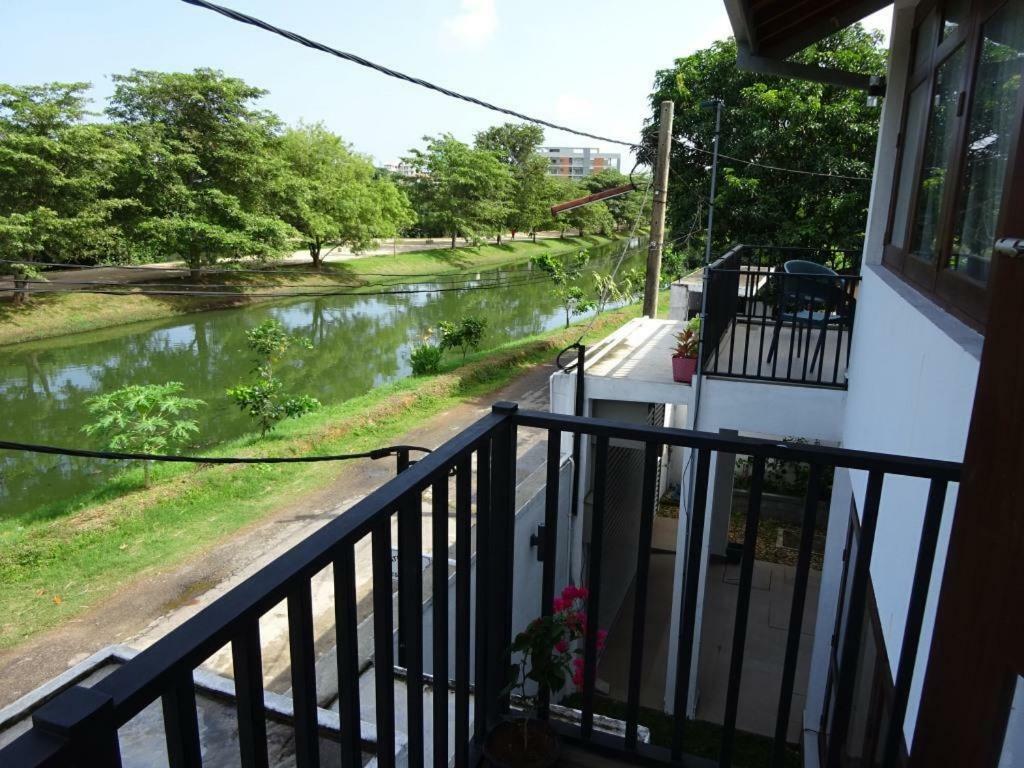 Hotel Water Park Residencies à Nugegoda Extérieur photo